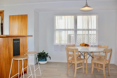 Photo of property in 34 Sunvue Road, Glen Eden, Auckland, 0602