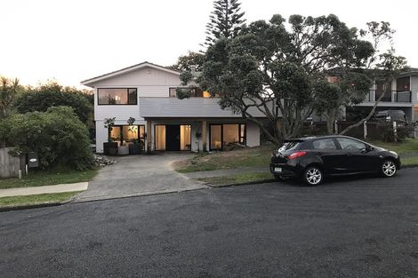 Photo of property in 2 Ravenwood Drive, Forrest Hill, Auckland, 0620