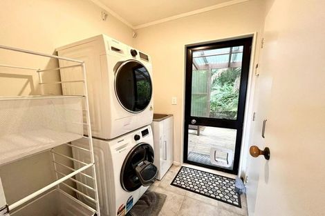 Photo of property in 2/36 Greenvalley Rise, Glenfield, Auckland, 0629