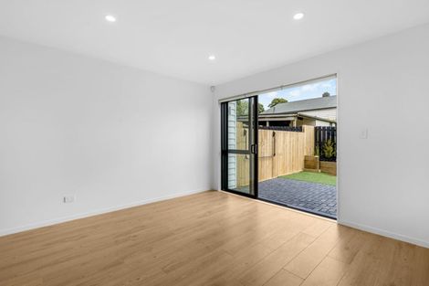 Photo of property in 8/2 Windermere Crescent, Blockhouse Bay, Auckland, 0600