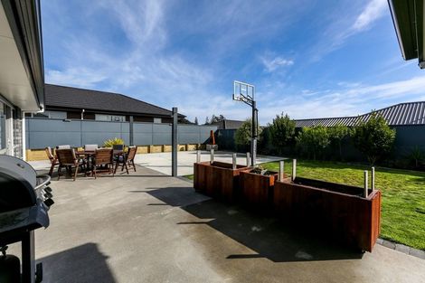 Photo of property in 122 Pohutukawa Place, Waiwhakaiho, New Plymouth, 4312