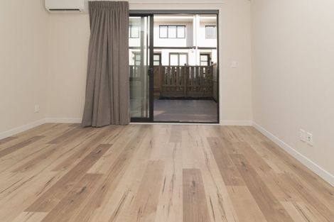 Photo of property in 2/86 Fred Taylor Drive, Westgate, Auckland, 0814