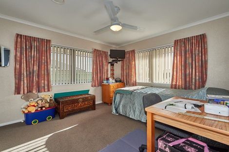 Photo of property in 47 Parnell Heights Drive, Kelvin Grove, Palmerston North, 4414