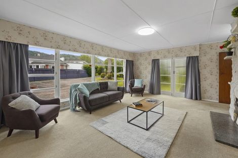 Photo of property in 21 Hall Grove, Ebdentown, Upper Hutt, 5018