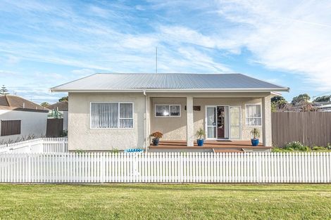 Photo of property in 27 Miro Street, Castlecliff, Whanganui, 4501