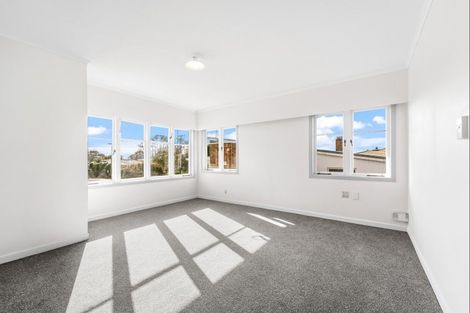 Photo of property in 35 Eastglen Road, Glen Eden, Auckland, 0602