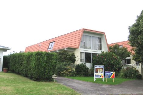 Photo of property in 17 Ganymede Place, Half Moon Bay, Auckland, 2012