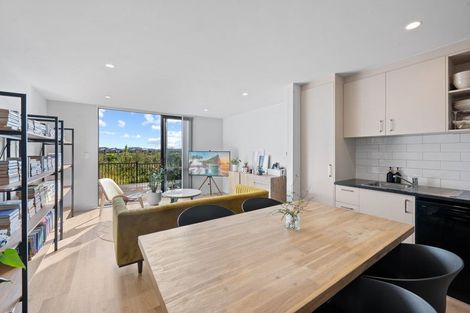 Photo of property in 27 Tuuhura Road, Pukekohe, 2120