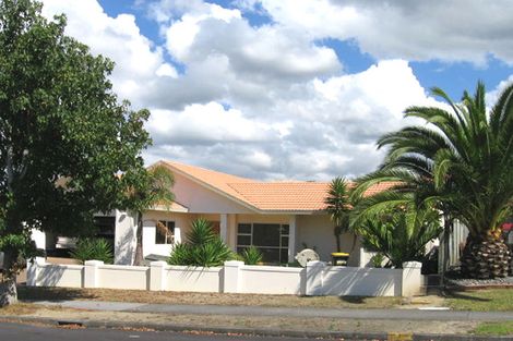 Photo of property in 33 Whiting Grove, West Harbour, Auckland, 0618