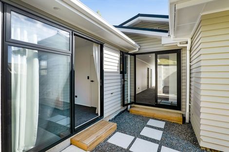 Photo of property in 115 Mangorei Road, Merrilands, New Plymouth, 4312