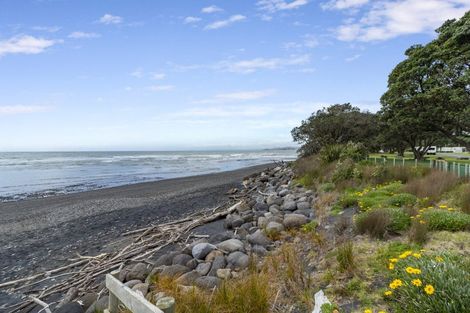 Photo of property in 30 Third Avenue, Urenui, 4377