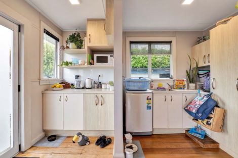 Photo of property in 79 Mangorei Road, Strandon, New Plymouth, 4312