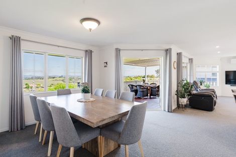 Photo of property in 18 Tironui Terrace, Western Heights, Hamilton, 3200