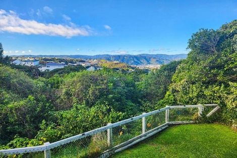 Photo of property in 10b Camellia Terrace, Maungaraki, Lower Hutt, 5010