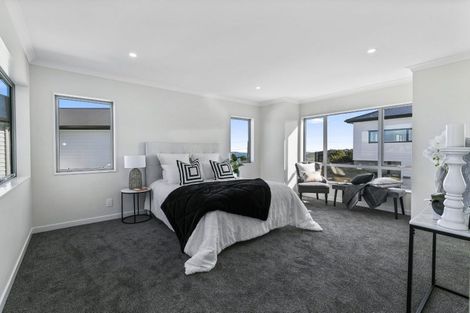 Photo of property in 4 Poto Road, Normandale, Lower Hutt, 5010