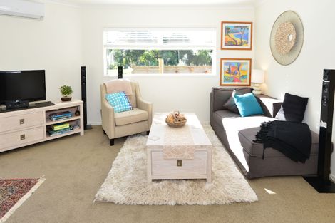 Photo of property in 23 Annalise Place, Orewa, 0931