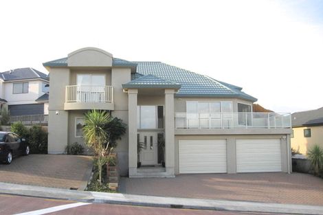 Photo of property in 11 Dress Circle, Newlands, Wellington, 6037