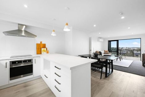 Photo of property in 1/12 Ruakiwi Road, Hamilton Lake, Hamilton, 3204