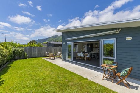 Photo of property in 17 Mahia Lane, Waikanae, 5036