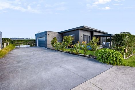 Photo of property in 5 Kotare Drive, Waiwhakaiho, New Plymouth, 4312