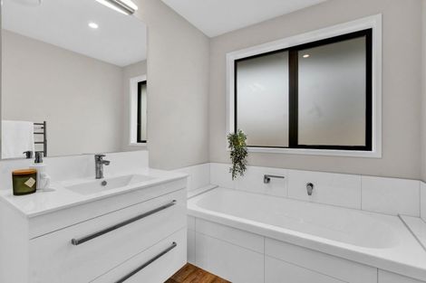 Photo of property in 18d Virginia Place, Whalers Gate, New Plymouth, 4310