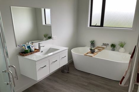 Photo of property in 1 Okoreka Road, Glenbrook, 2681