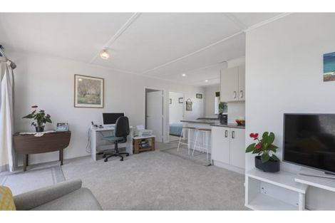 Photo of property in 1/412 East Coast Road, Sunnynook, Auckland, 0630