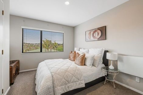 Photo of property in 19 Calypso Way, Unsworth Heights, Auckland, 0632