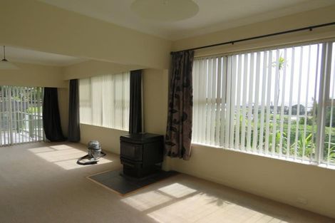 Photo of property in 55 Pioneer Road, Moturoa, New Plymouth, 4310