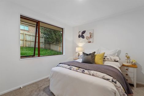 Photo of property in 5 Marbella Crescent, Oteha, Auckland, 0632