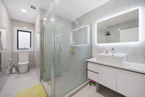 Photo of property in 2 Drumnaconagher Road, Flat Bush, Auckland, 2019