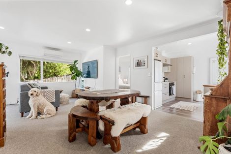 Photo of property in 2/4 Kenneth Hopper Place, Manly, Whangaparaoa, 0930