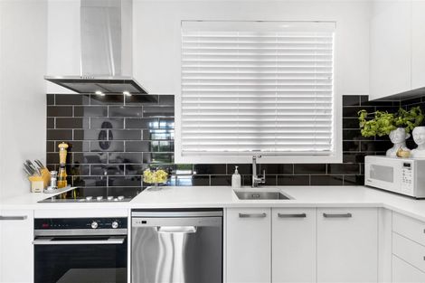 Photo of property in 6/50 Ocean View Road, Northcote, Auckland, 0627