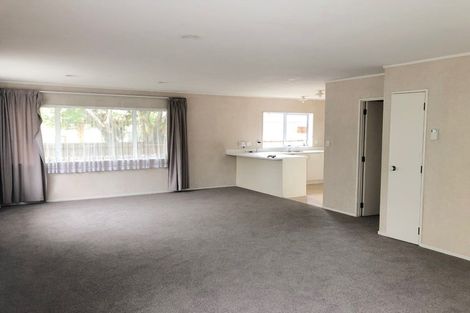 Photo of property in 1/2 Whitford Road, Howick, Auckland, 2014