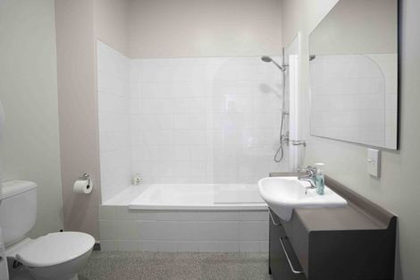 Photo of property in Stadium Garden Flats, 203/107 Thorndon Quay, Pipitea, Wellington, 6011