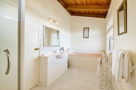 Photo of property in 148 Red Beach Road, Red Beach, 0932