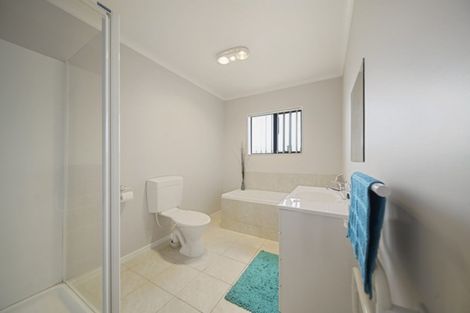 Photo of property in 38 Saralee Drive, Manurewa, Auckland, 2105