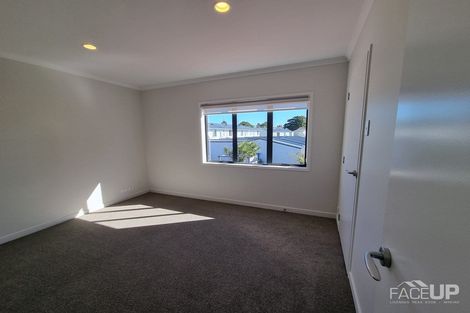 Photo of property in 52 Vinograd Drive, Te Atatu Peninsula, Auckland, 0610