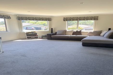 Photo of property in 40 Te Puia Drive, Aotea, Porirua, 5024