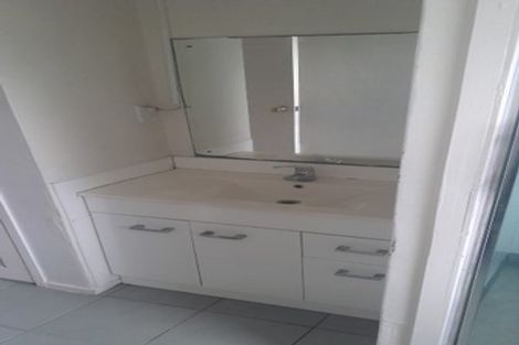 Photo of property in 35 Holland Road, Hillcrest, Auckland, 0627