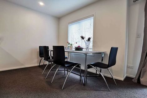 Photo of property in 3/30 John Jennings Drive, Oteha, Auckland, 0632