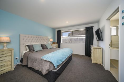 Photo of property in 23 Raglan Avenue, Cloverlea, Palmerston North, 4412