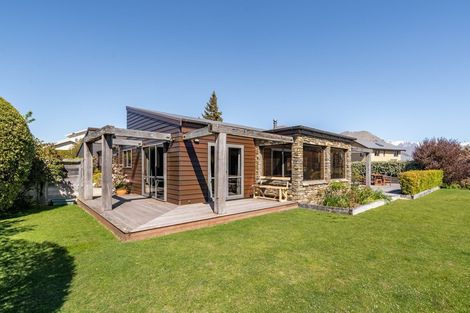 Photo of property in 8 Baker Grove, Wanaka, 9305