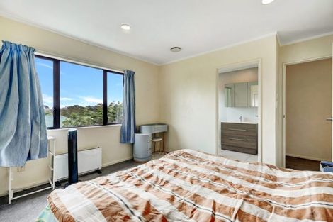 Photo of property in 2/28 Pahi Place, West Harbour, Auckland, 0618