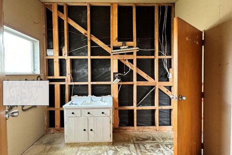 Photo of property in 95 Moorefield Road, Johnsonville, Wellington, 6037