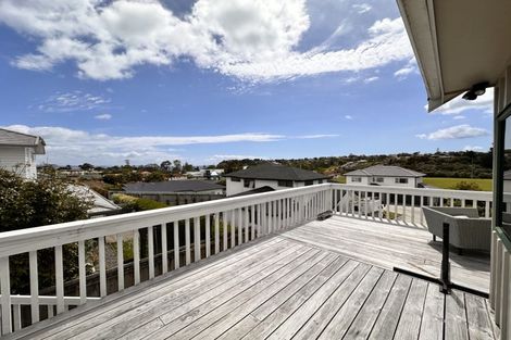 Photo of property in 10 Pae Moana Place, Stanmore Bay, Whangaparaoa, 0932