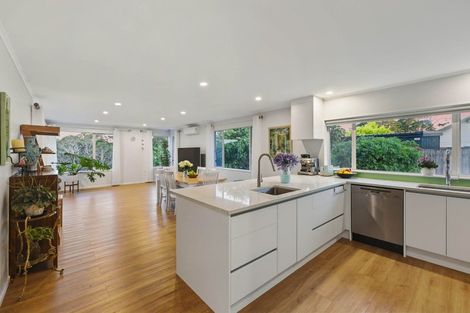 Photo of property in 22 Windfall Grove, Greenhithe, Auckland, 0632