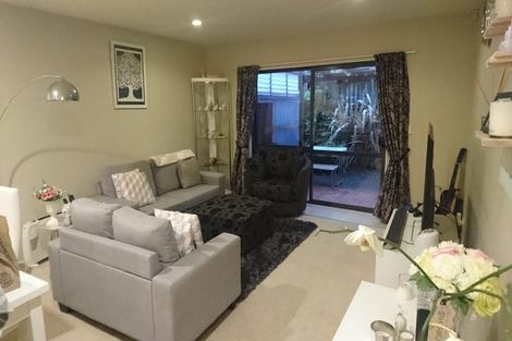 Photo of property in 5 Bunker Rise, Golflands, Auckland, 2013
