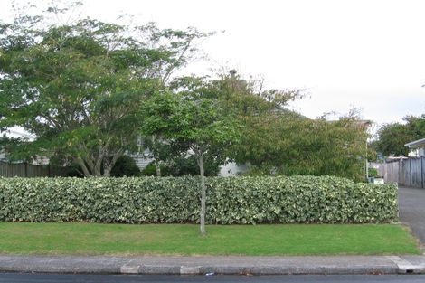 Photo of property in 6 Vodanovich Road, Te Atatu South, Auckland, 0610