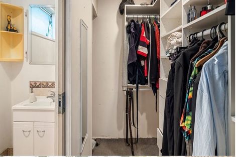 Photo of property in 28 Brunton Place, Glenfield, Auckland, 0629